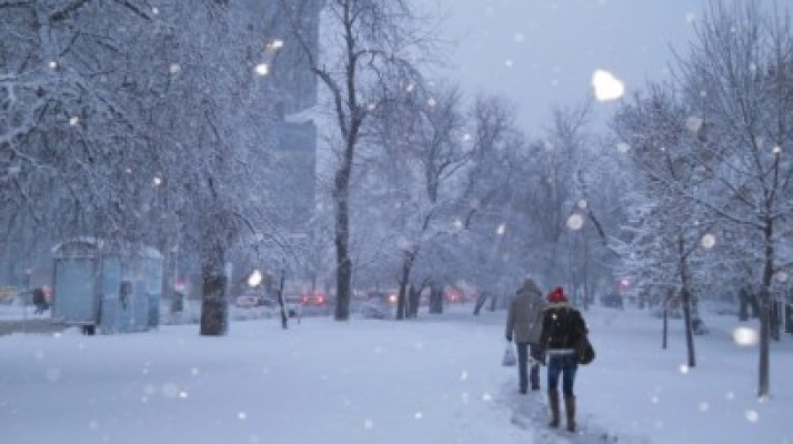 Luna decembrie vine cu ninsori şi mai multă zăpadă decât în anii trecuţi